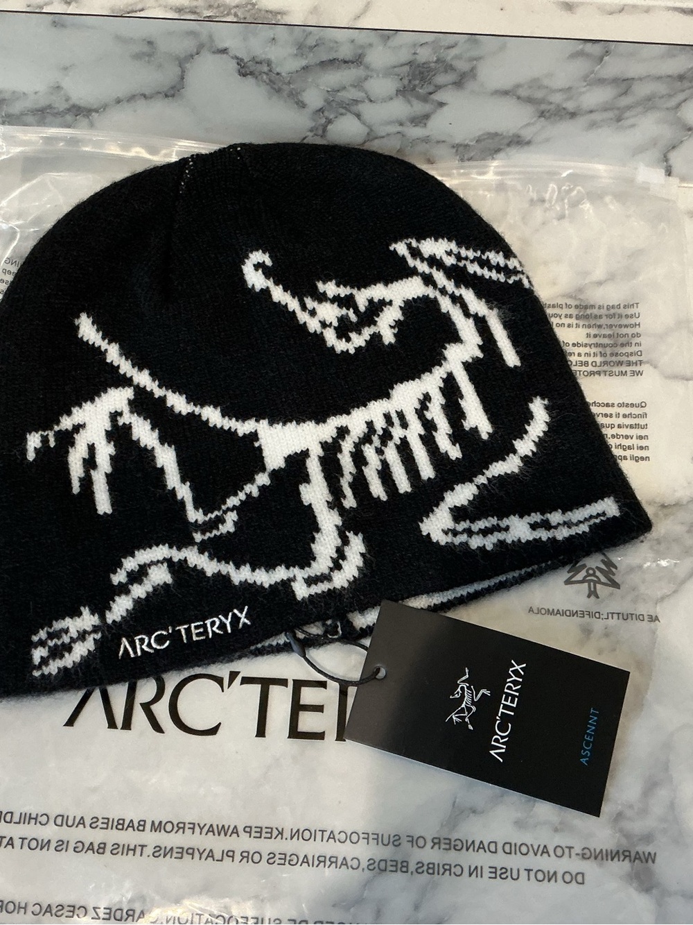 Arc'teryx Black & White Skeleton Logo Knit Beanie - Men's